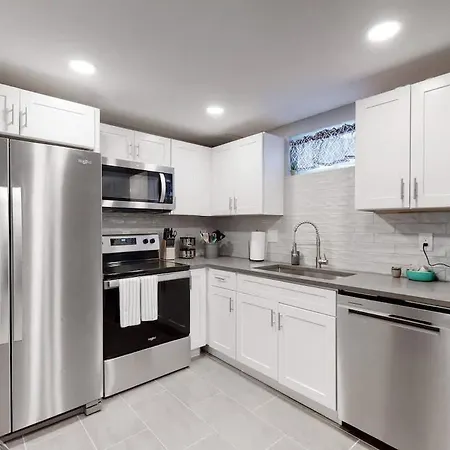 Bright Basement Unit With Large Yard And Sunroom